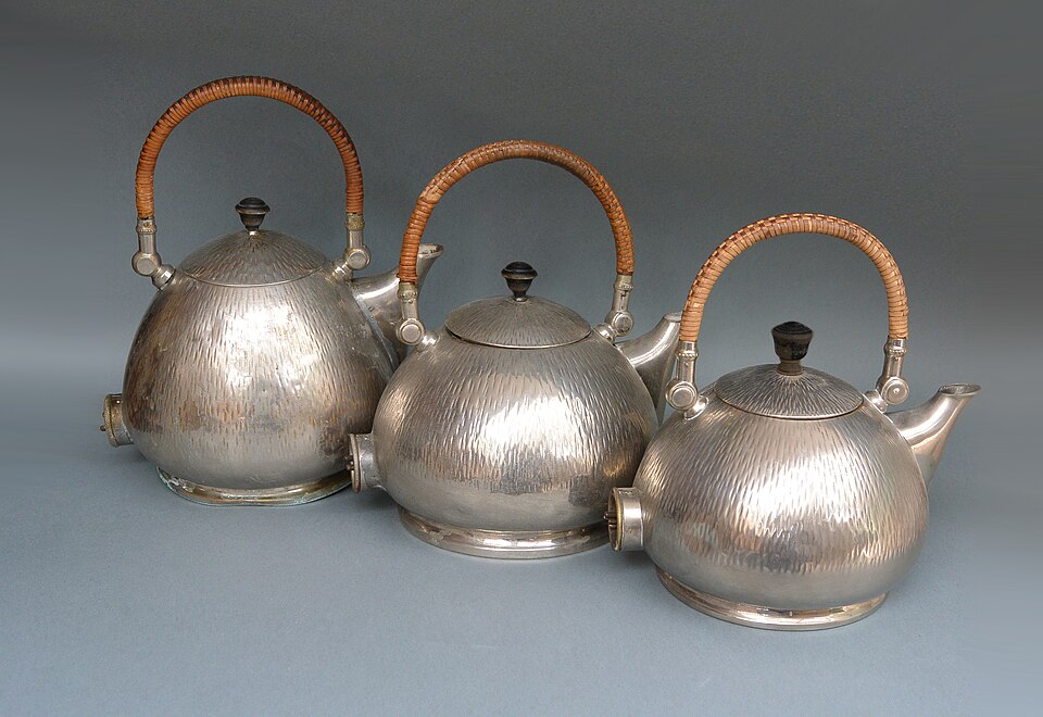 https://translate.google.com/website?sl=en&tl=vi&hl=vi&client=srp&u=https://upload.wikimedia.org/wikipedia/commons/2/2c/Behrens-aeg-wasserkocher.jpg