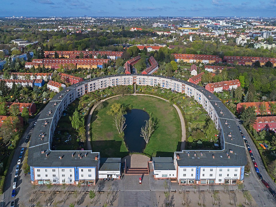 Horseshoe Estate (Hufeisensiedlung), được xây dựng vào năm 1925, tại Britz, Berlin