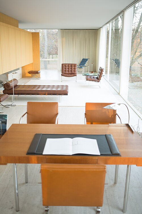 Farnsworth_House_by_Mies_Van_Der_Rohe_-_interior-3