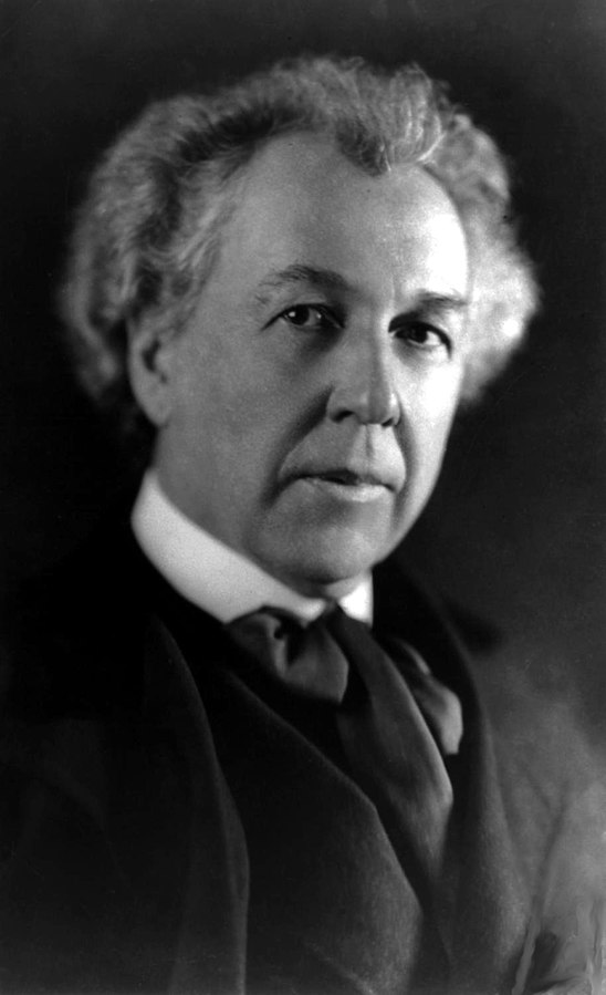 Frank Lloyd Wright vào năm 1926